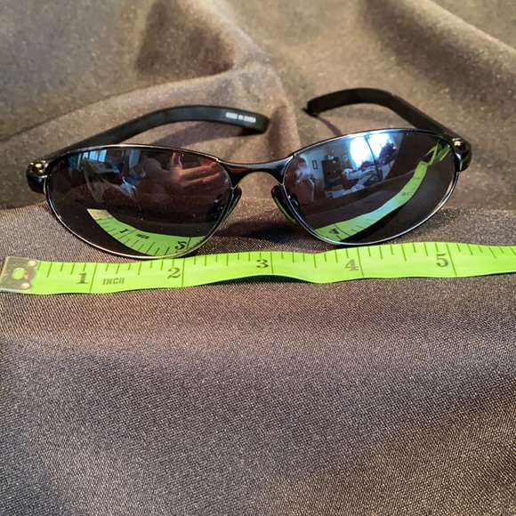 Men’s Black Fashion Sunglasses - Picture 4 of 6
